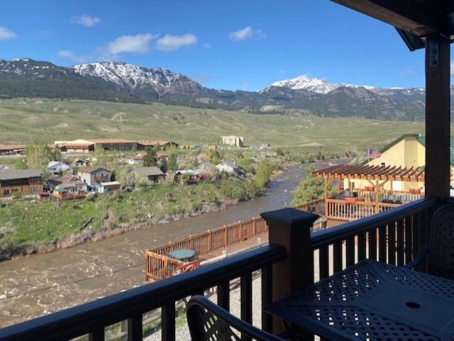 Yellowstone Riverside Cottages جاردينر المظهر الخارجي الصورة