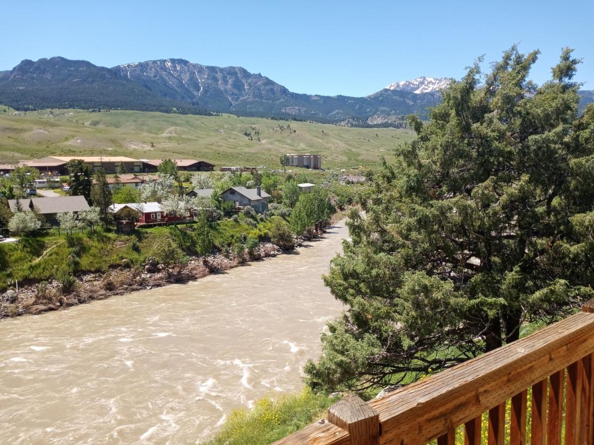 Yellowstone Riverside Cottages جاردينر المظهر الخارجي الصورة